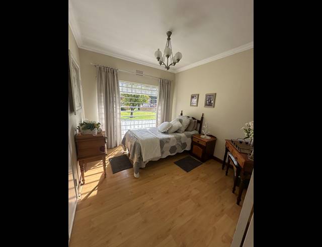 6 BEDROOM HOUSE FOR SALE IN BRACKENHURST